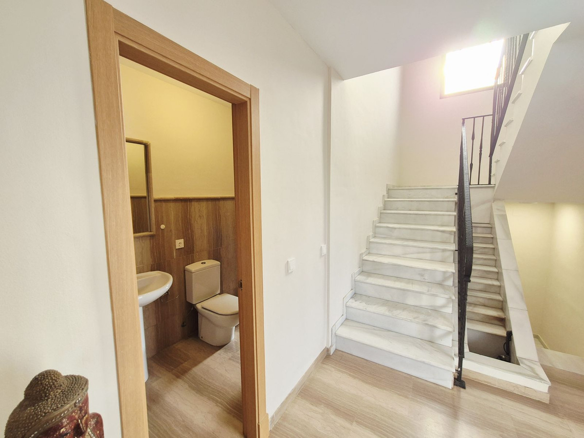 4 Bedroom Villa in San Pedro de Alcántara - Photo 9
