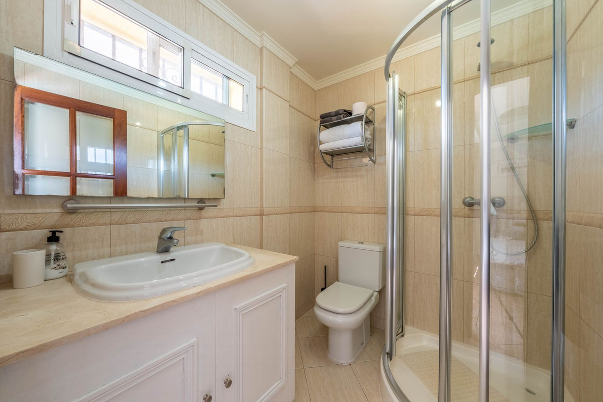 4 Bedroom Villa in Monda - Photo 23