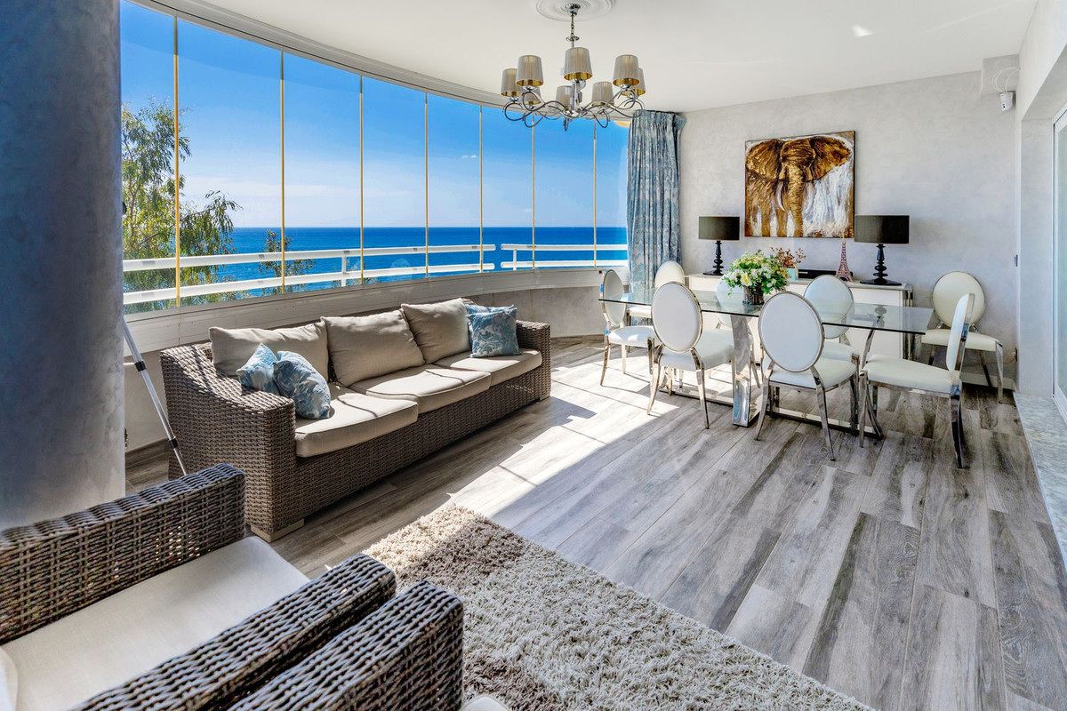 3 Bedroom Apartment in Benalmádena - Photo 4