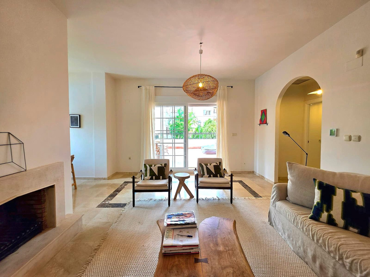3 Bedroom Apartment in Marbella - Photo 4