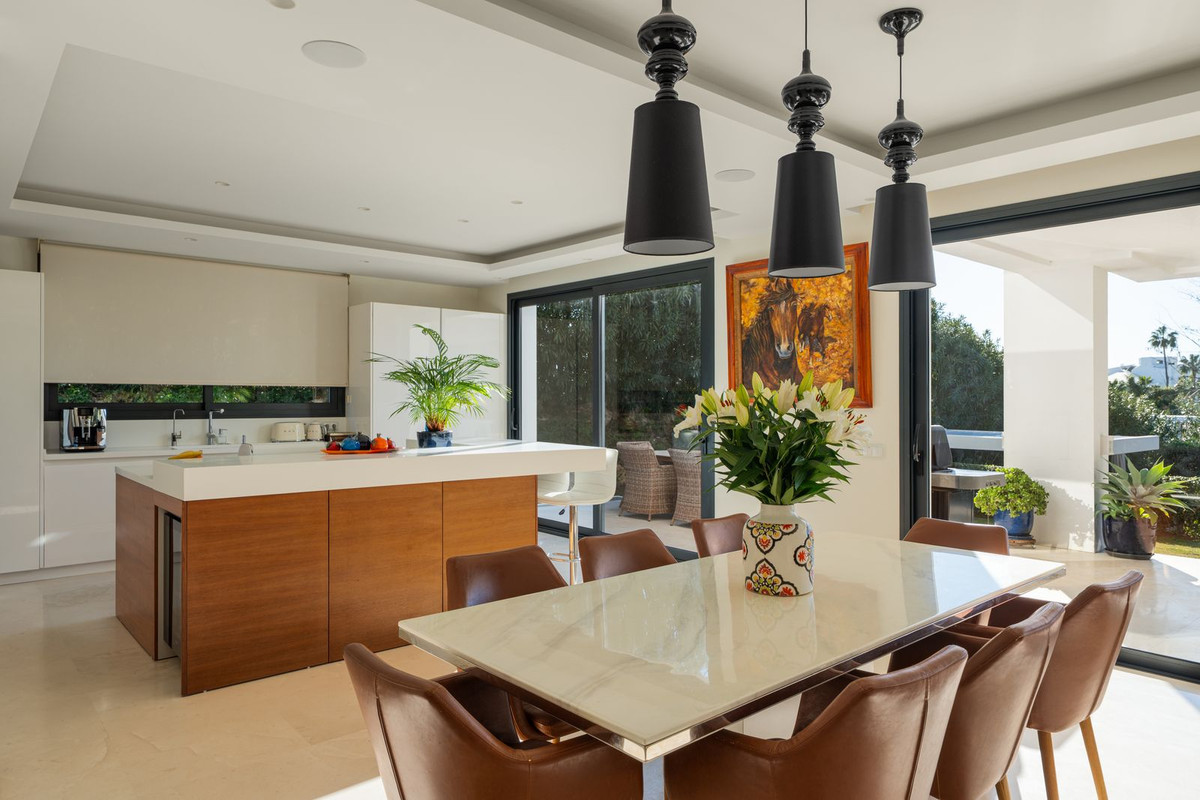 6 Bedroom Villa in Marbella - Photo 6