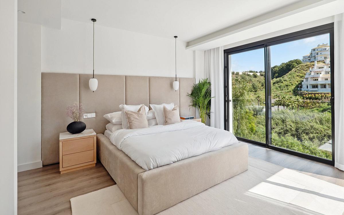 5 Bedroom Villa in Marbella - Photo 11