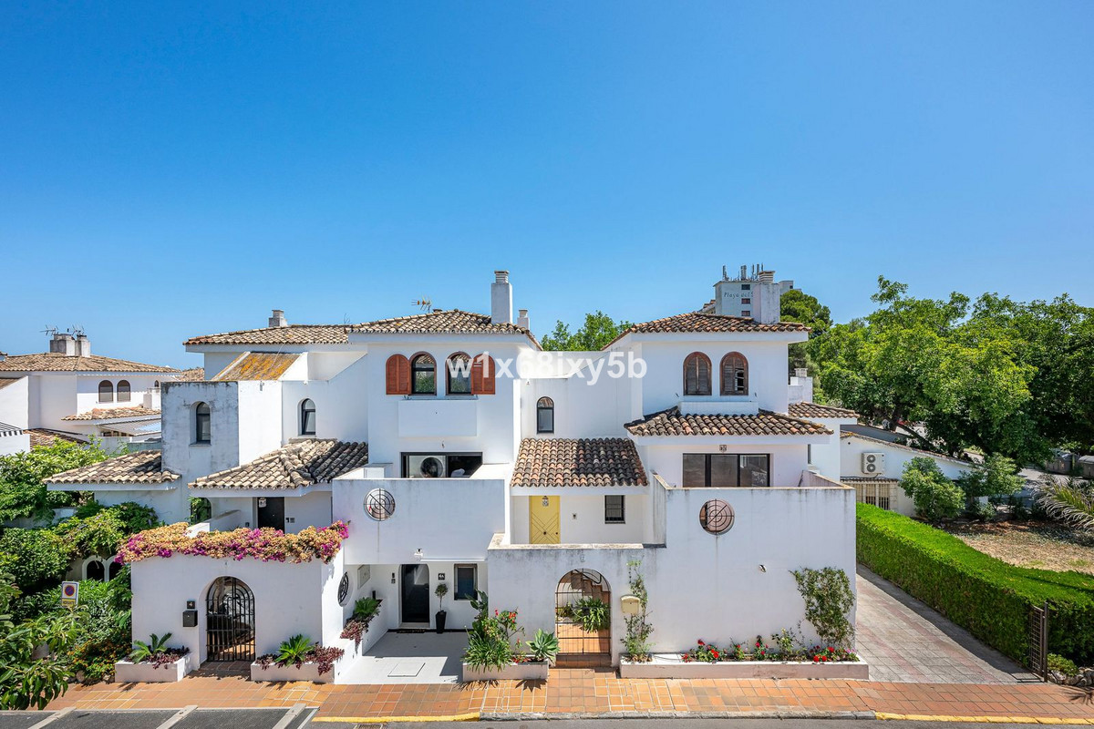 2 Bedroom Townhouse in Estepona - Photo 19