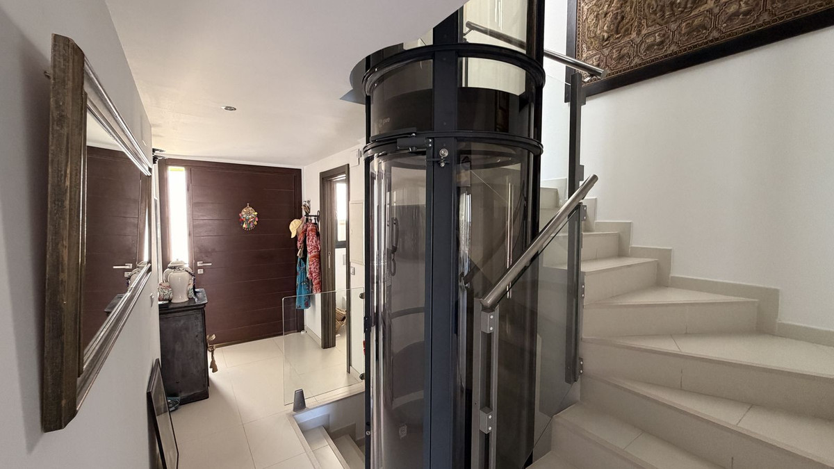 3 Bedroom Townhouse in Marbella - Photo 11