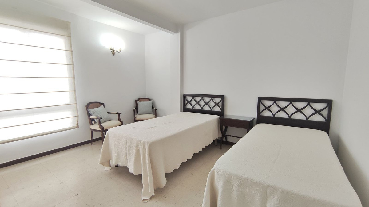 4 Bedroom Apartment in Marbella - Photo 3