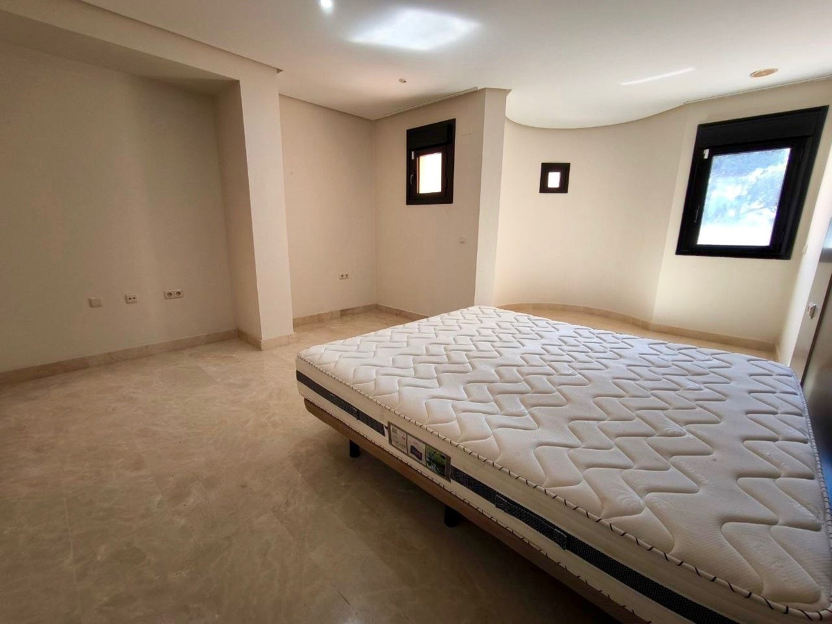 Piso de 3 dormitorios con piscina en Málaga – Foto 9