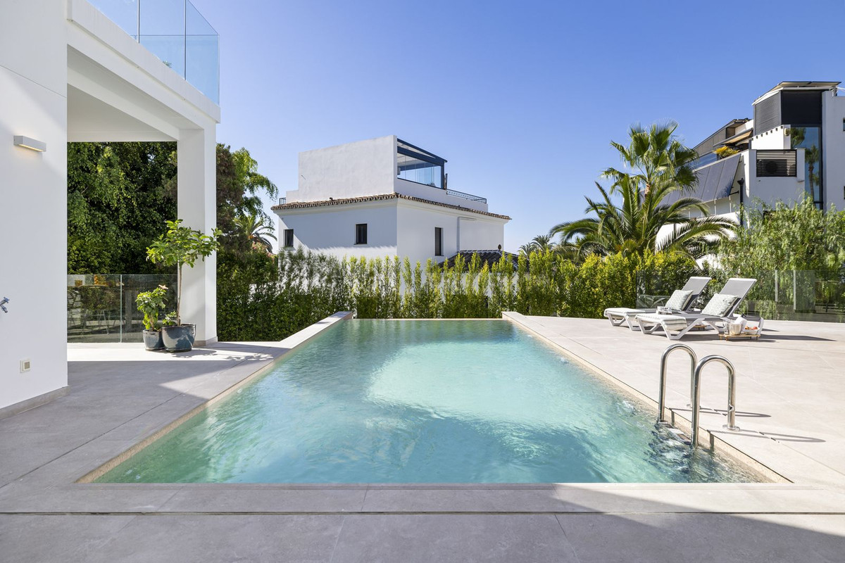 5 Bedroom Villa in Marbella - Photo 40