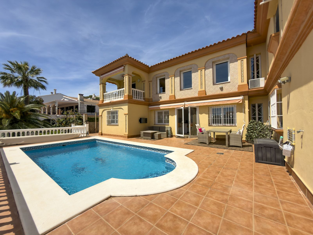 5 Bedroom Villa in Coín