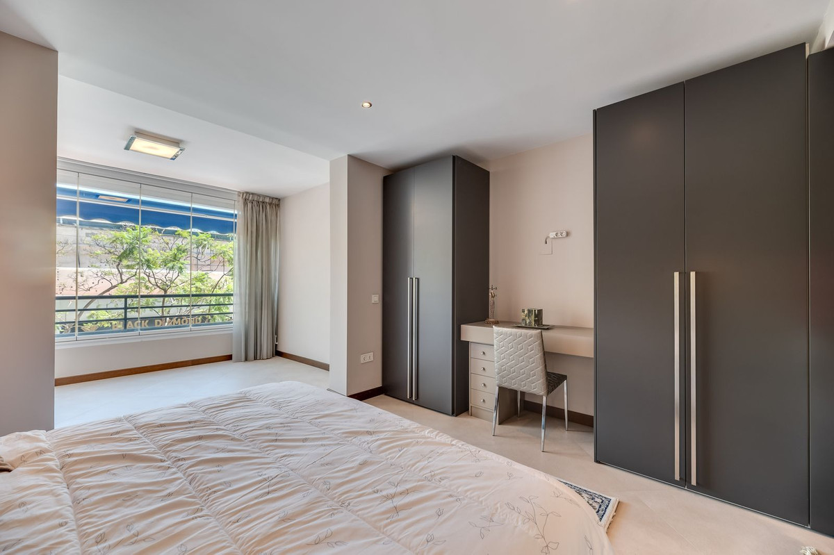 3 Bedroom Apartment in Marbella - Photo 22