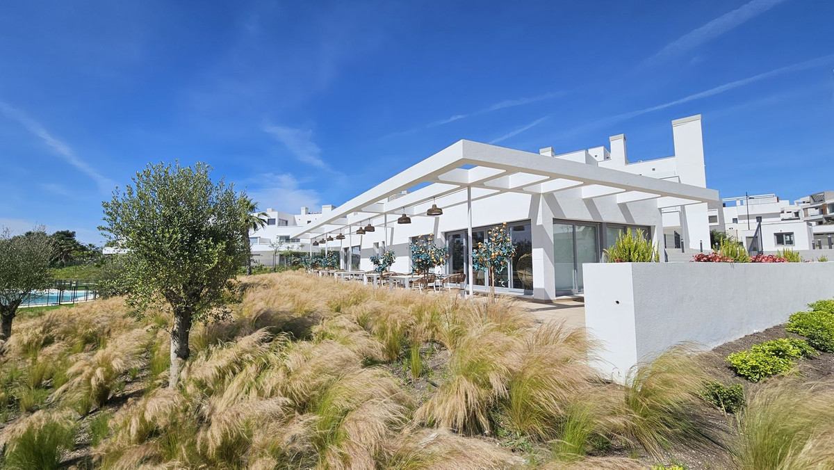 2 Bedroom Apartment in Estepona - Photo 55