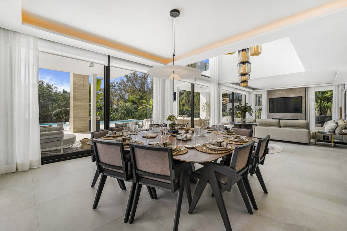 6 Bedroom Villa in Marbella - Photo 43