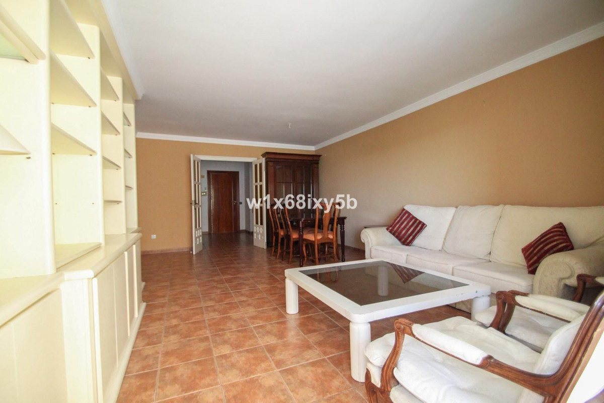 3 Bedroom Apartment in Marbella - Photo 6