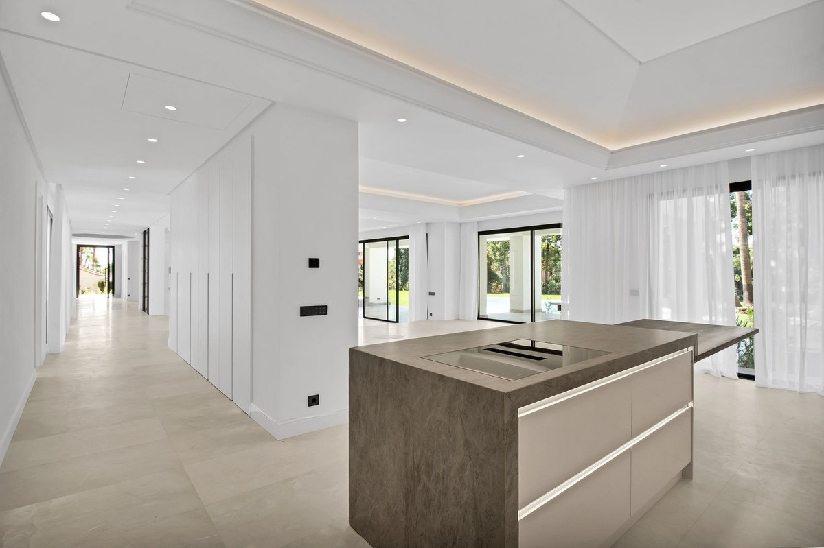 6 Bedroom Villa in Marbella - Фото 14