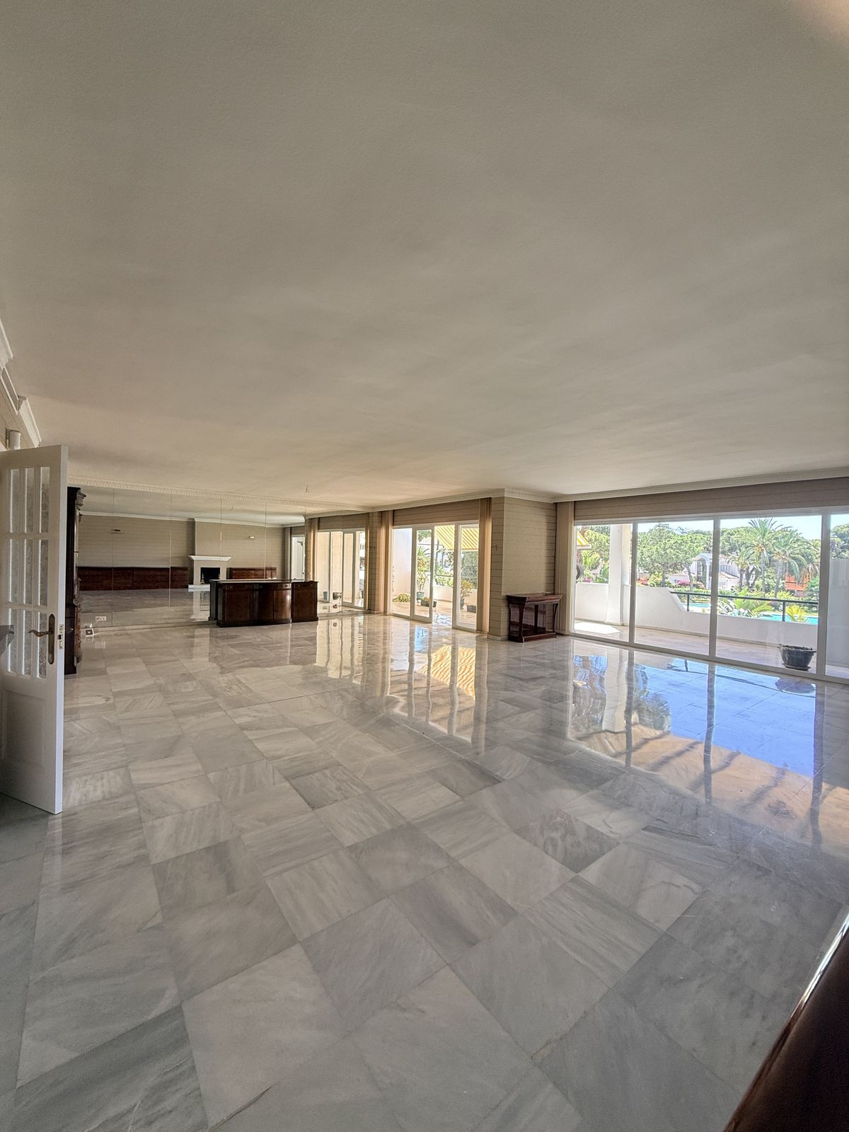 3 Bedroom Apartment in Estepona - Foto 2