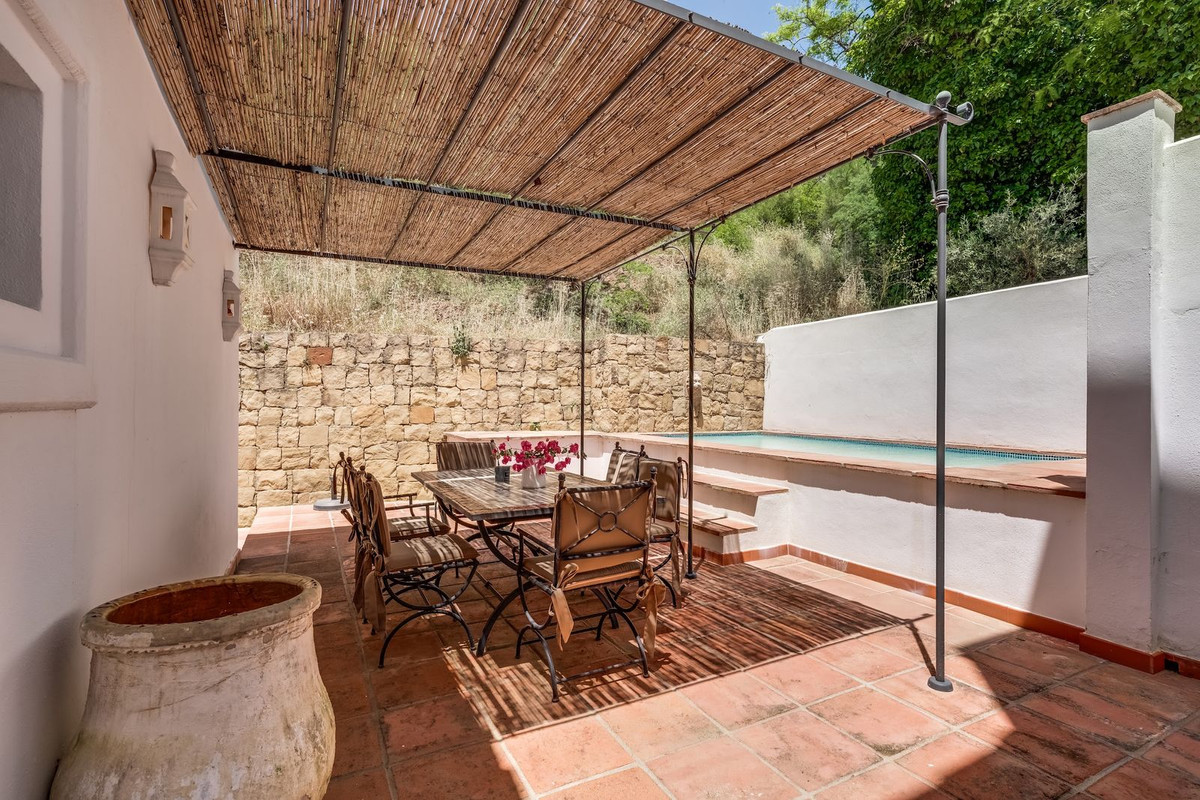 2 Bedroom Apartment in Benahavís - Foto 3