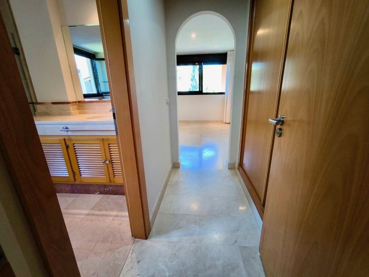 Piso de 2 dormitorios con piscina en Málaga – Foto 21