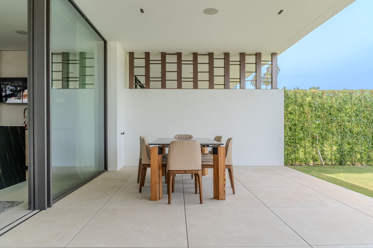 4 Bedroom Villa in Marbella - Photo 18