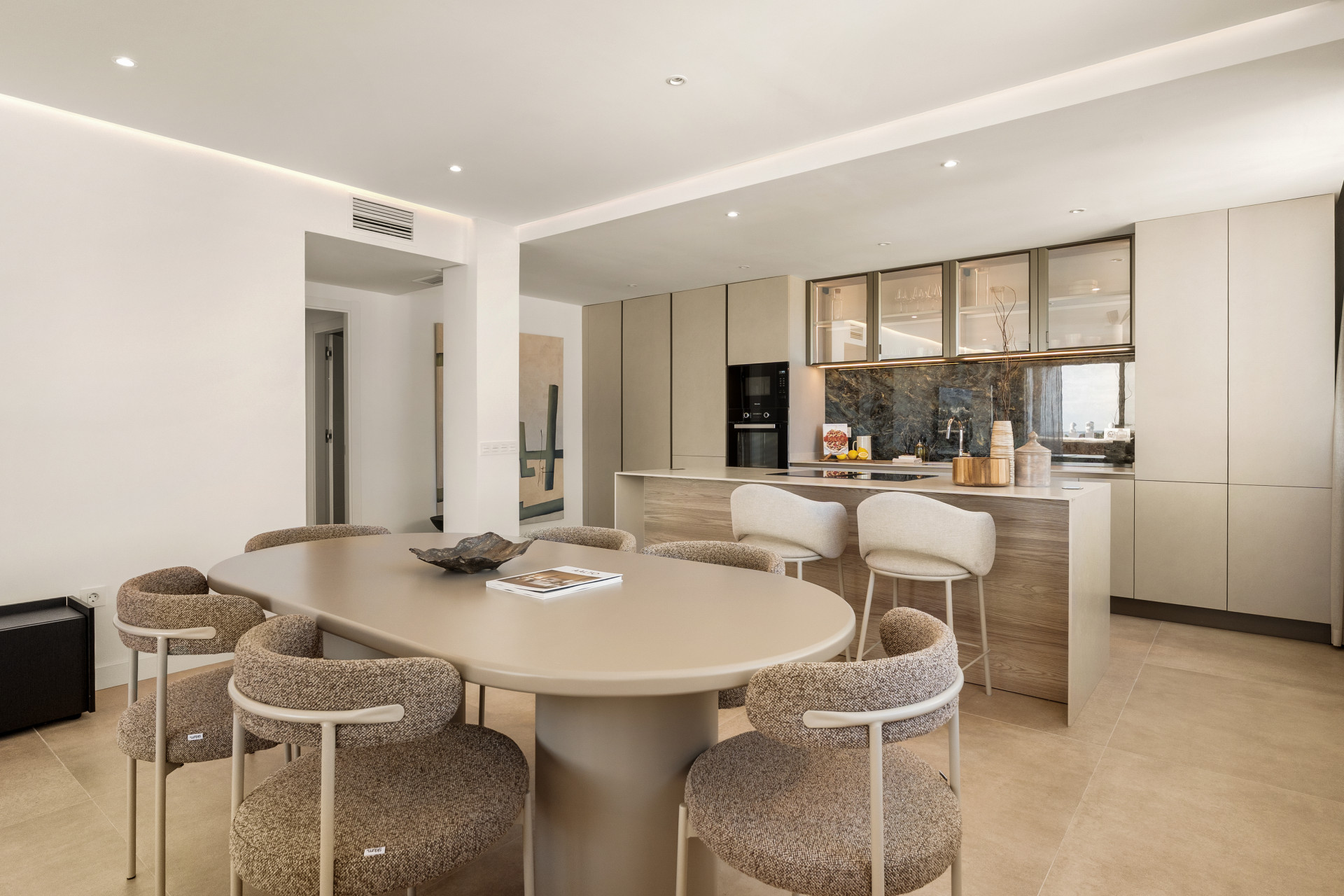 2 Bedroom Apartment in Marbella - Photo 14