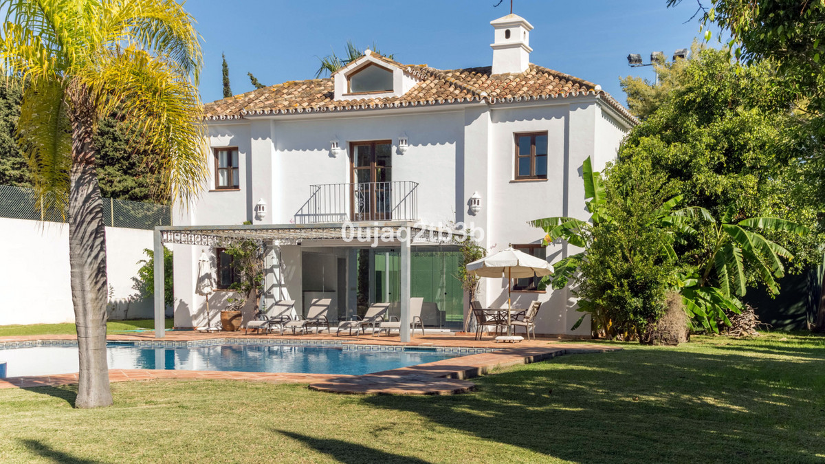 6 Bedroom Villa in San Pedro de Alcántara - Photo 2