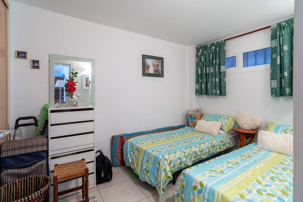 2 Bedroom Apartment in Benalmádena - Photo 13