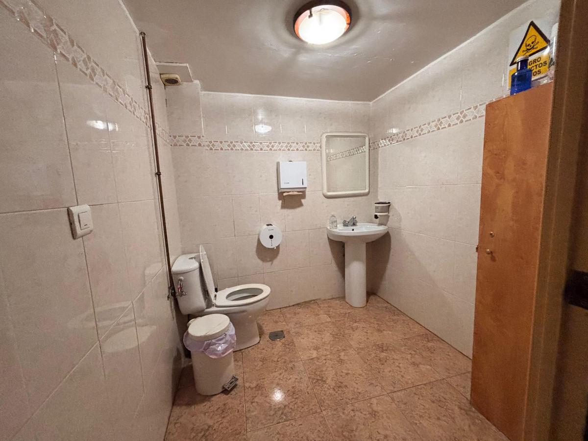 3 Bedroom Apartment in Málaga - Photo 14