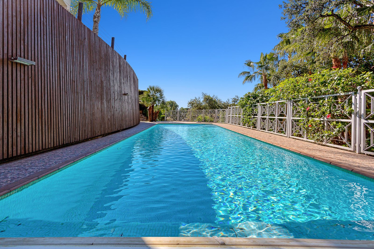 4 Bedroom Villa in Marbella - Photo 25