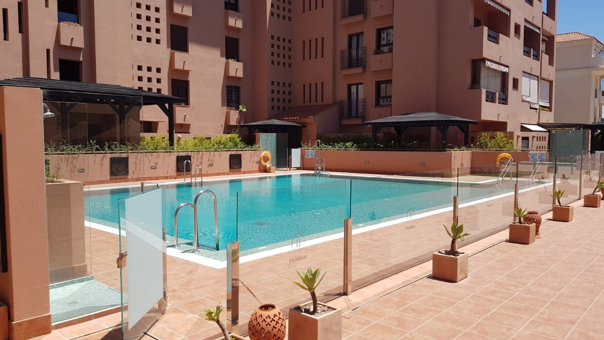 4 Bedroom Apartment in Benalmádena - Photo 5