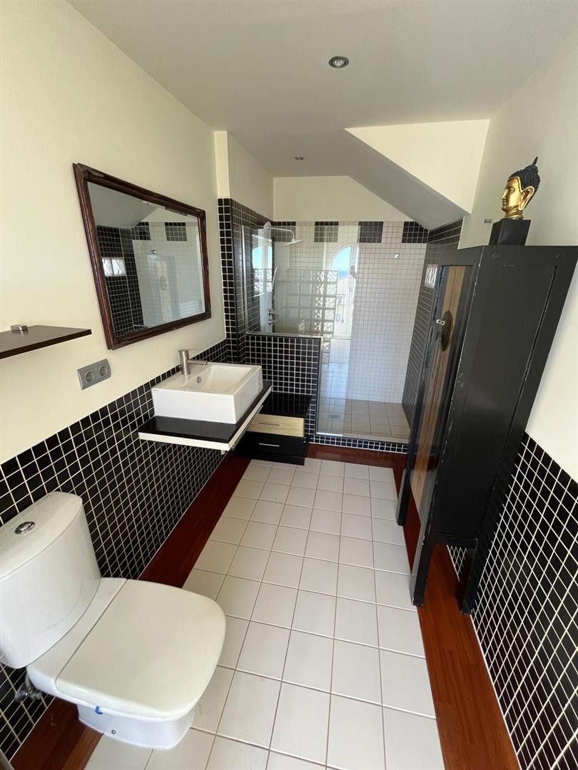 Piso de 2 dormitorios con piscina en Málaga – Foto 23