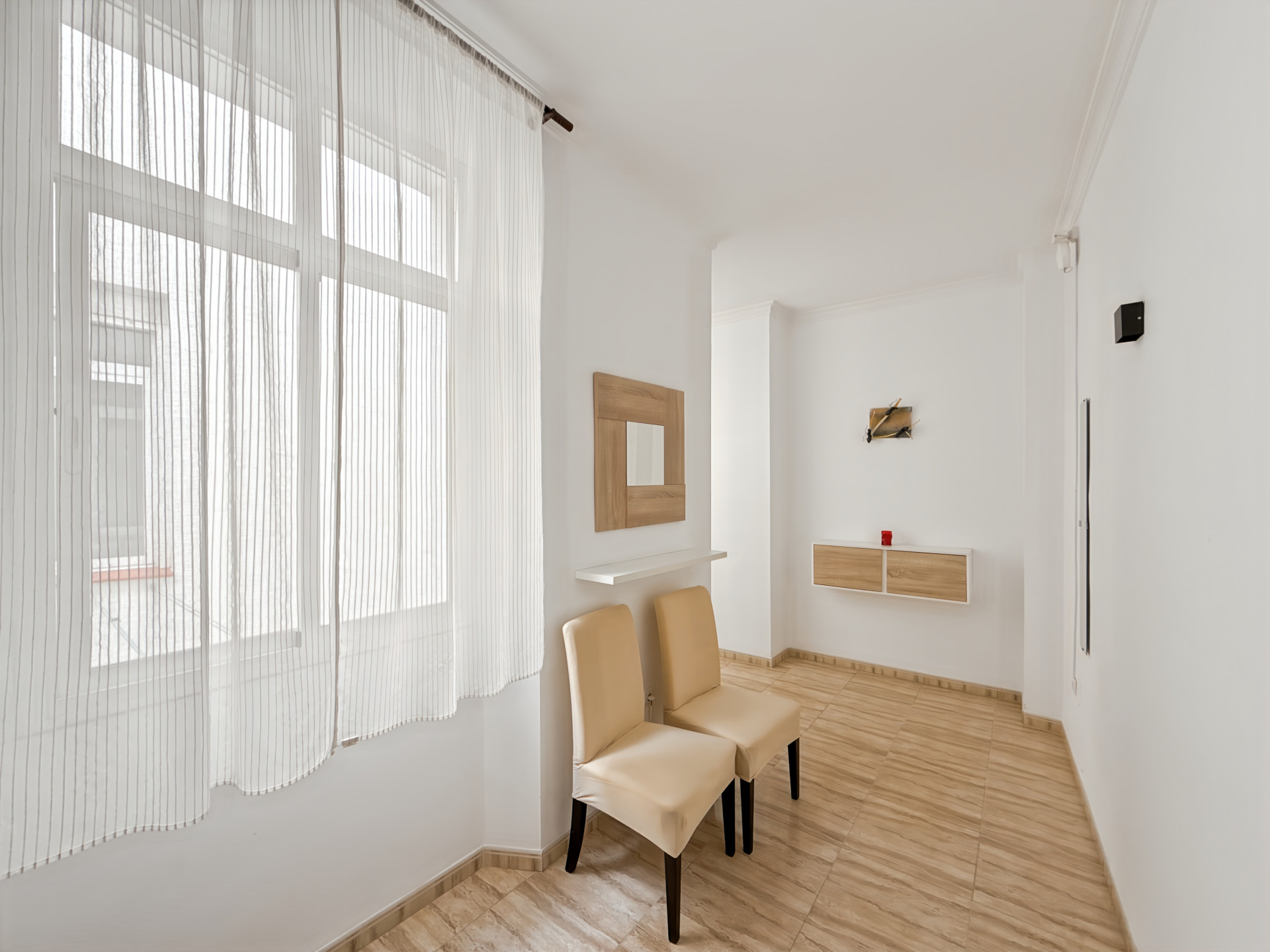 4 Bedroom Apartment in Málaga - Photo 3