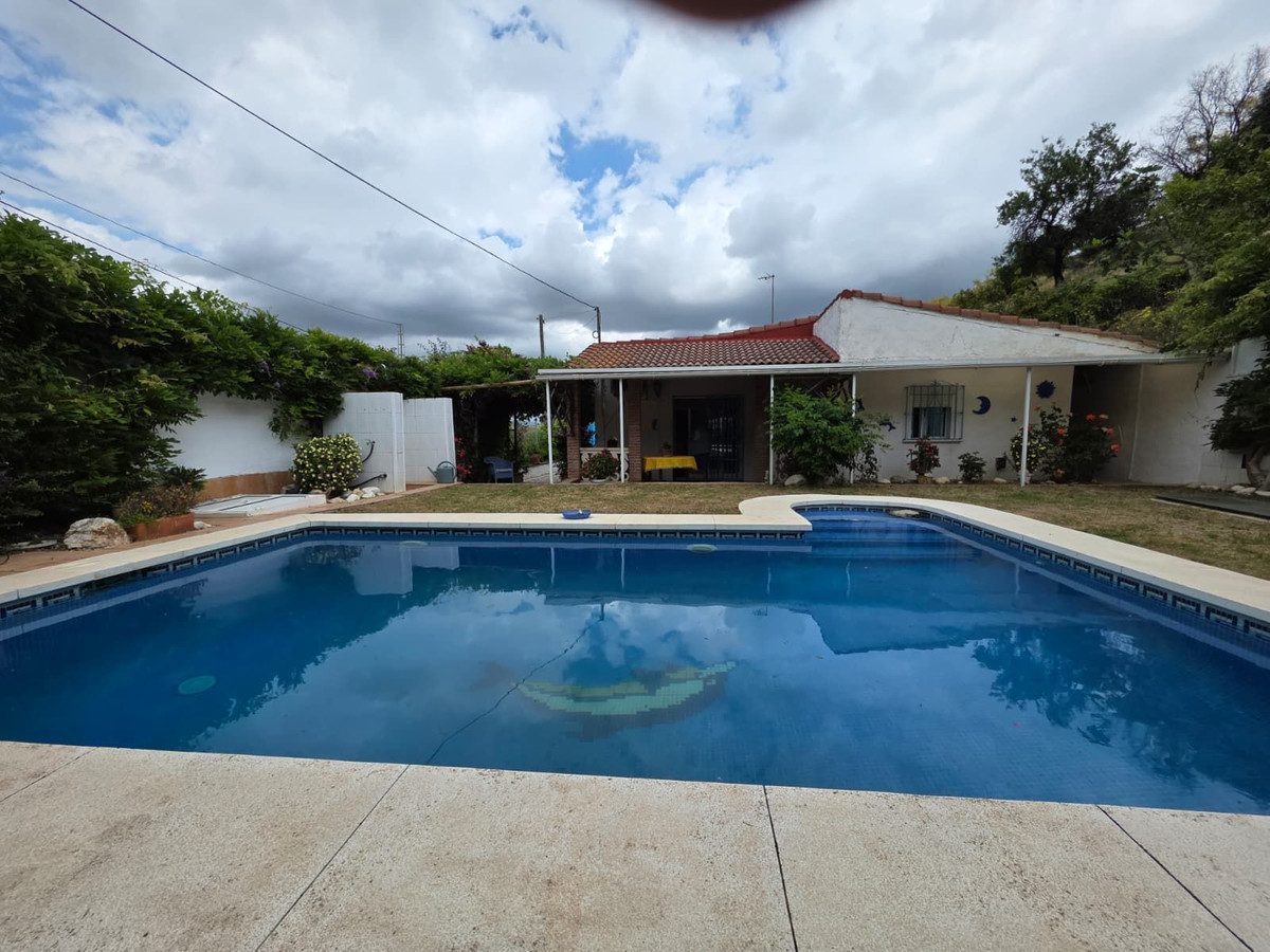 3 Bedroom Villa in Coín - Photo 2