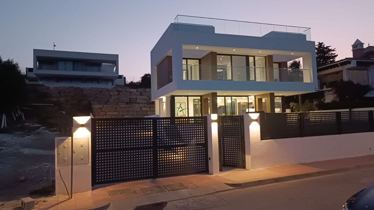 3 Bedroom Villa in Estepona - Photo 2