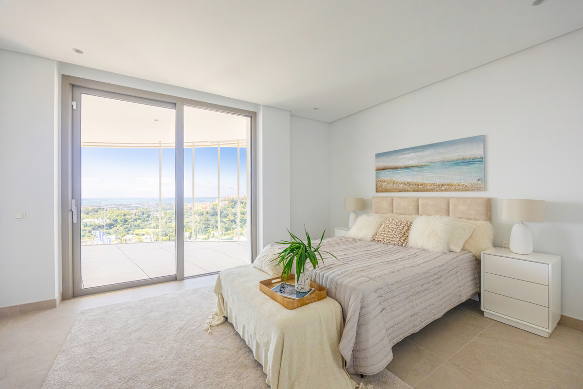 3 Bedroom Apartment in Benahavís - Photo 16