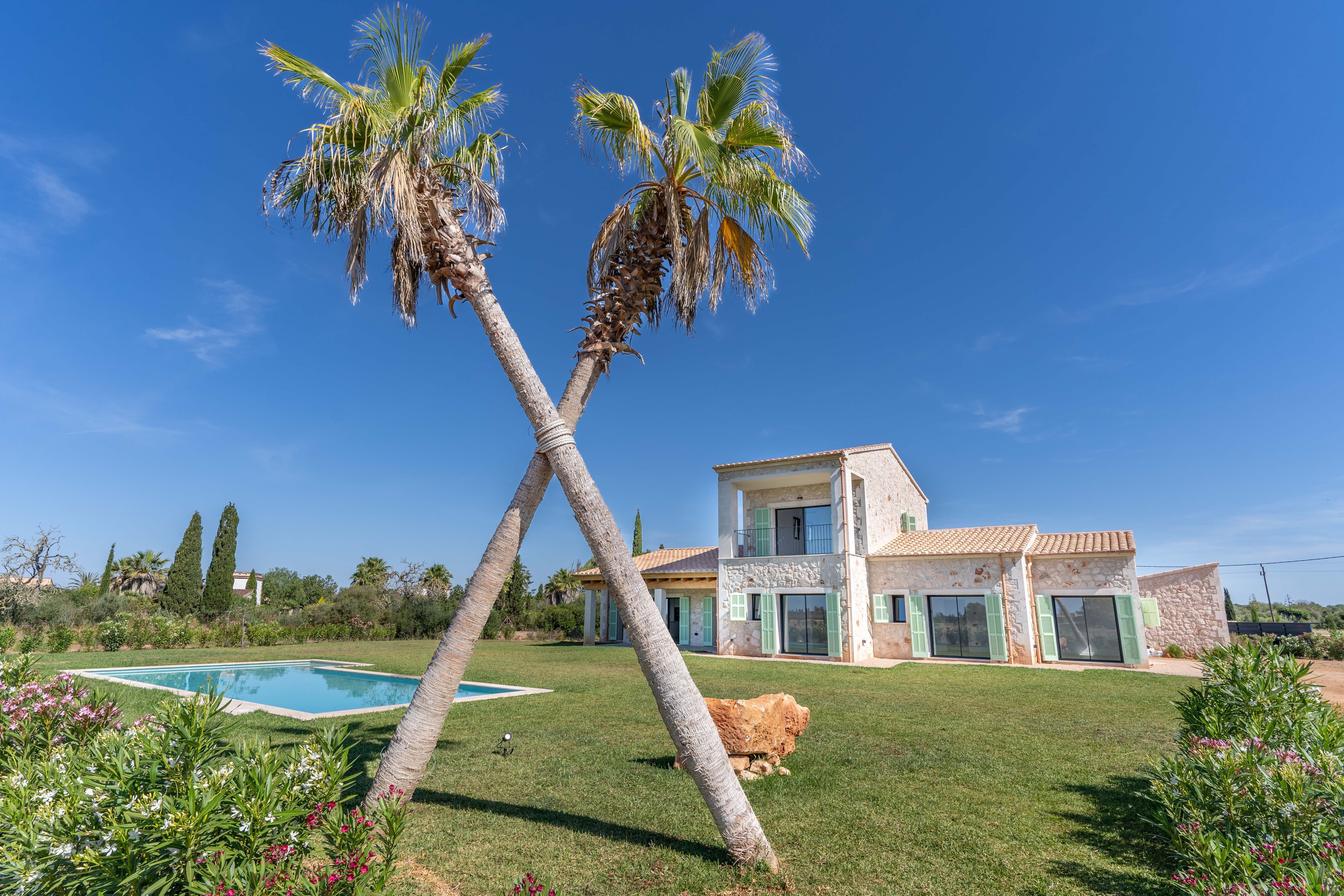 Chalet de 5 dormitorios con piscina en Baleares – Foto 7