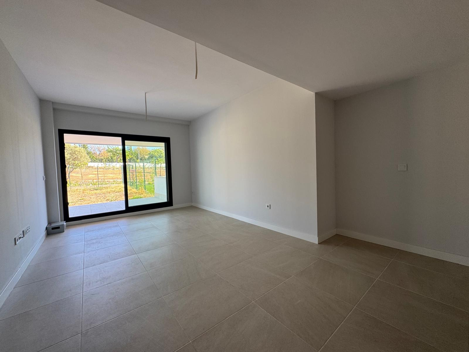 2 Bedroom Apartment in Estepona - Photo 4