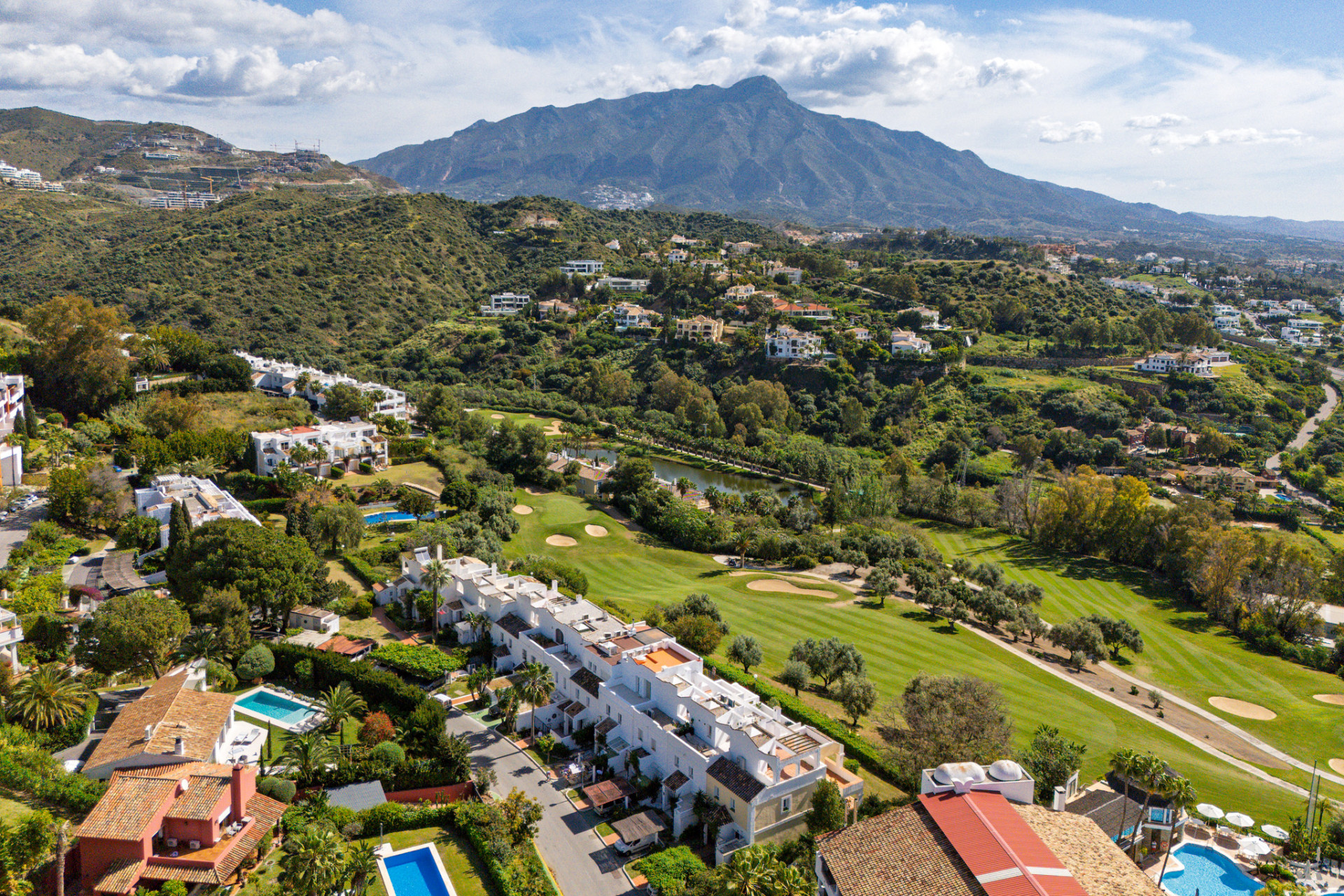 4 Bedroom Townhouse in Benahavís - Photo 28