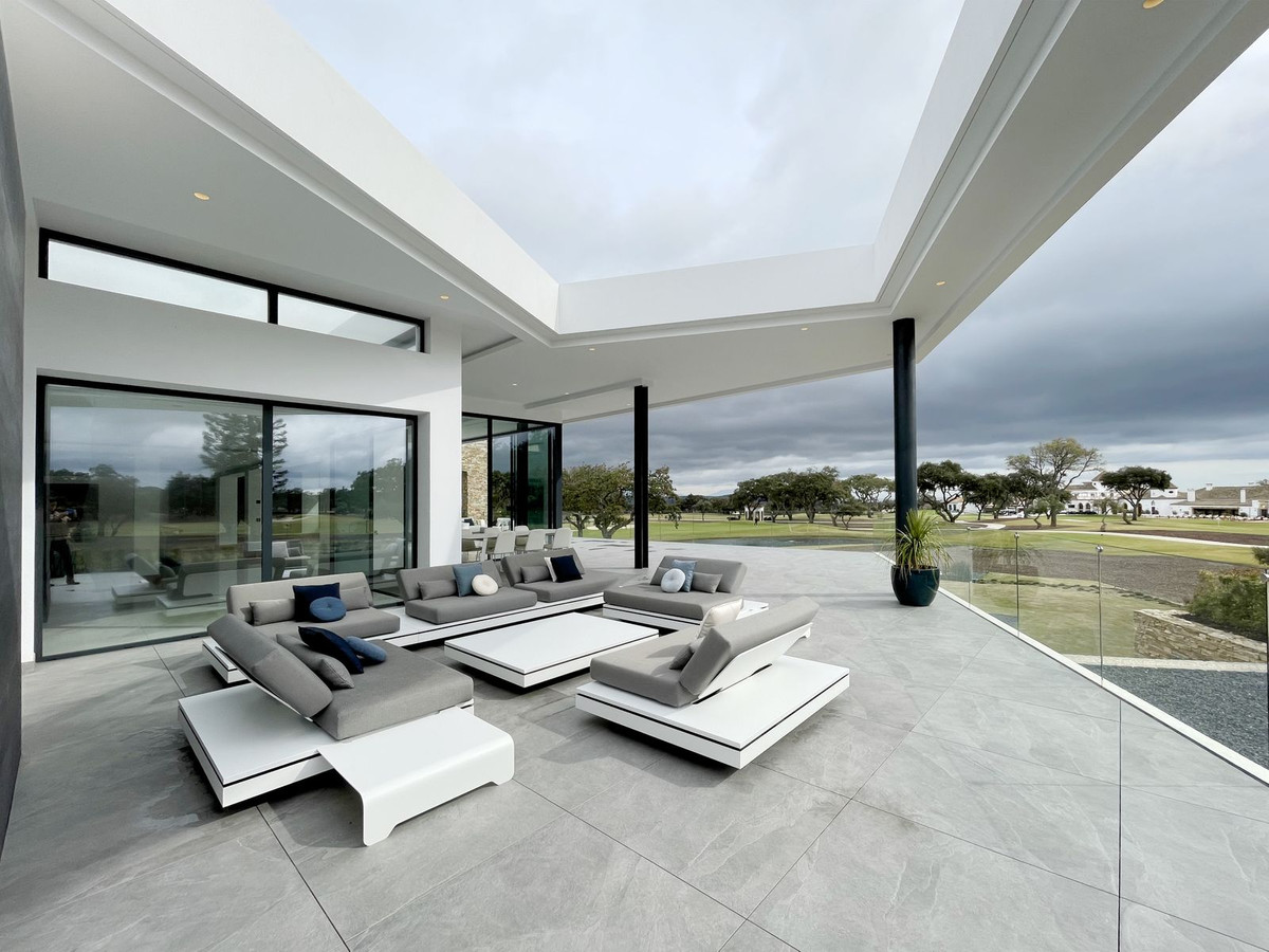 6 Bedroom Villa in San Roque - Photo 19