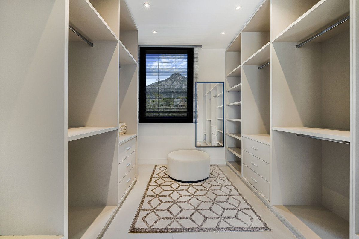 6 Bedroom Villa in Marbella - Photo 34
