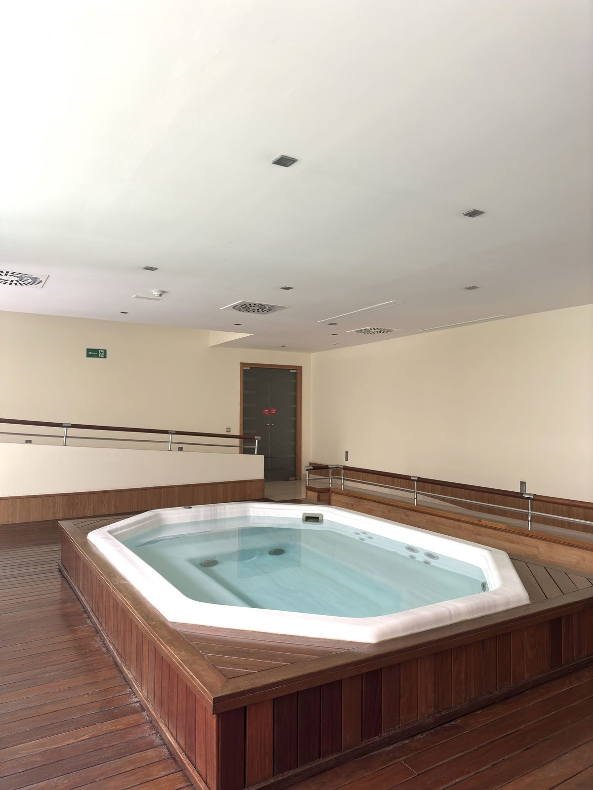 2 Bedroom Apartment in Marbella - Photo 41