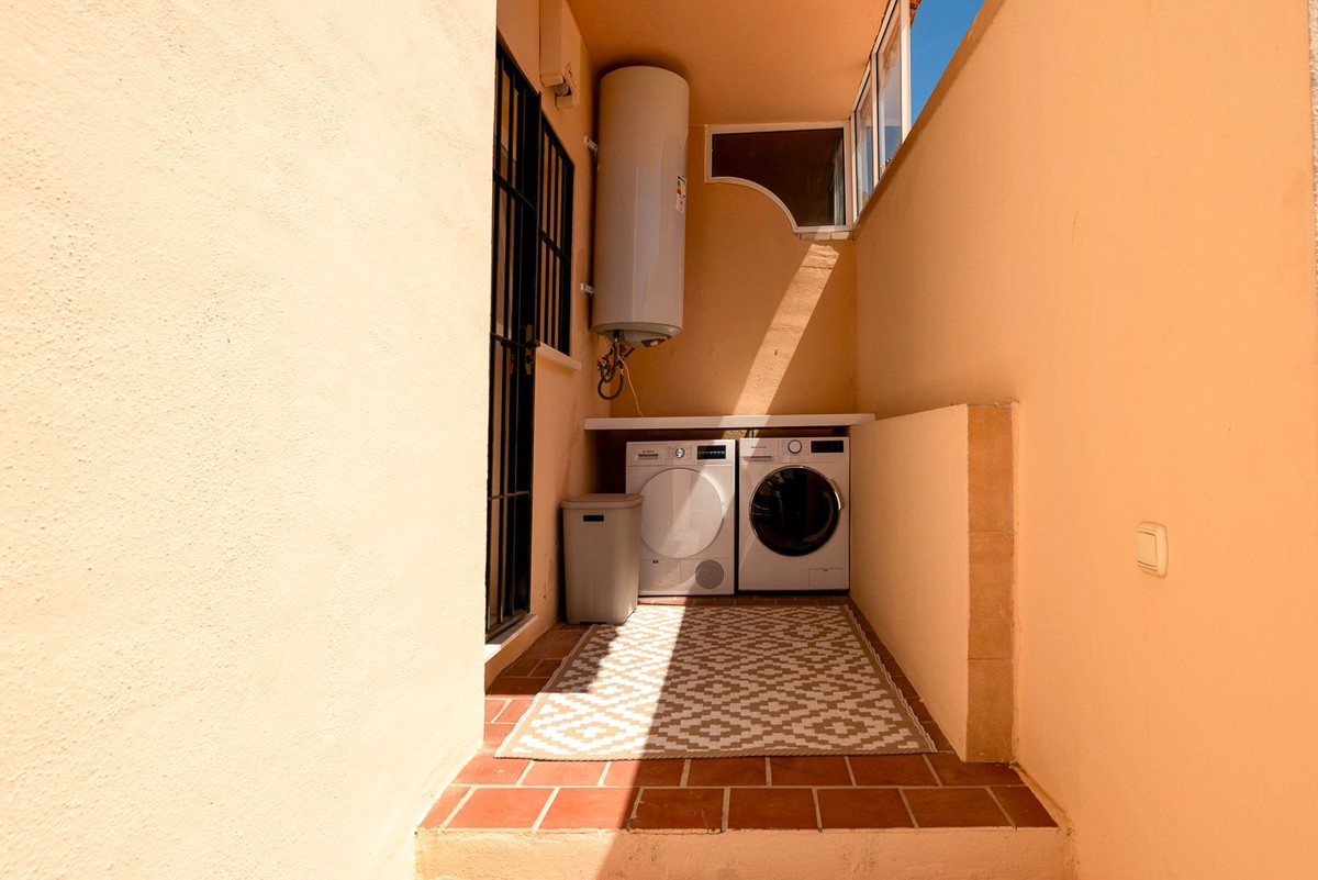 4 Bedroom Villa in Marbella - Photo 19