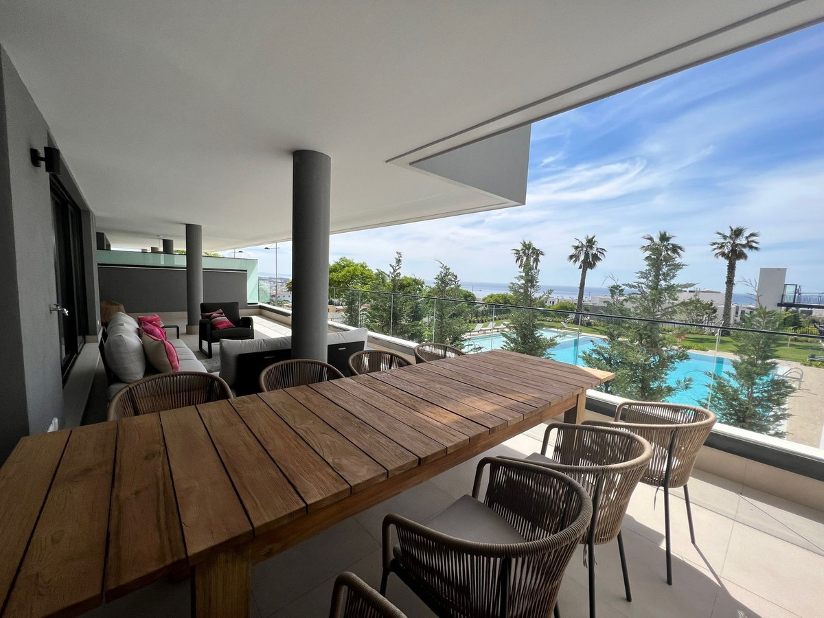 4 Bedroom Apartment in Estepona - Photo 15