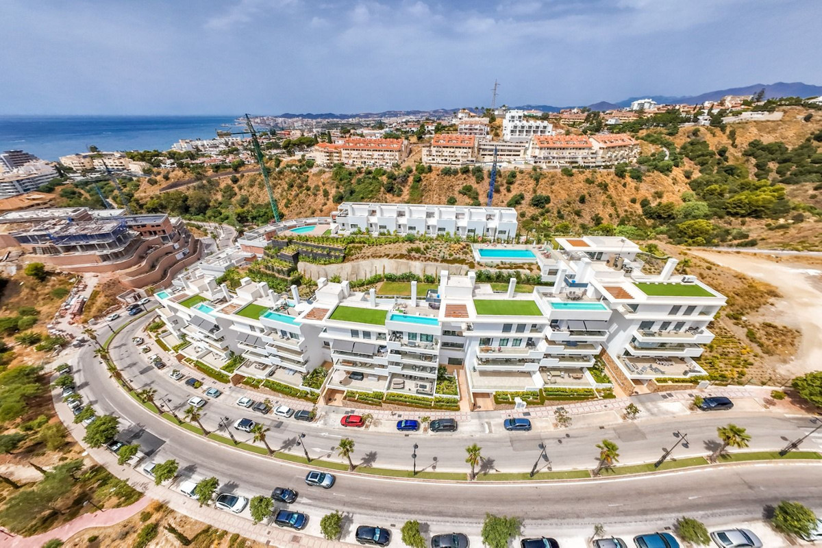 2 Bedroom Apartment in Fuengirola - Photo 34