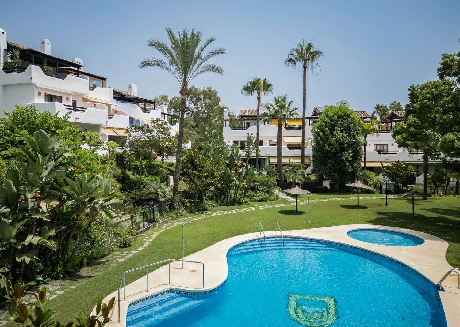 3 Bedroom Townhouse in Marbella - Photo 2