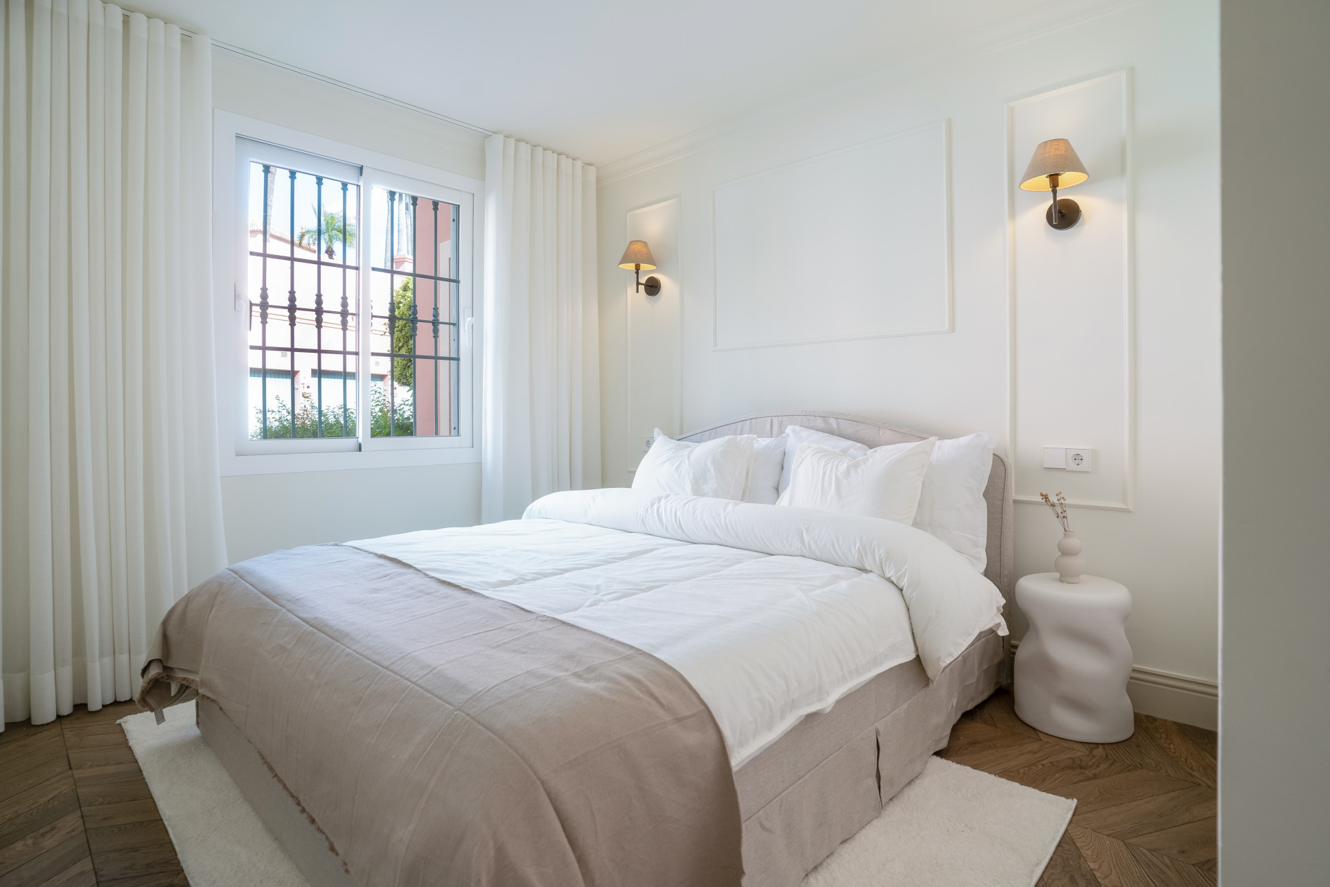 4 Bedroom Townhouse in Benahavís - Photo 23