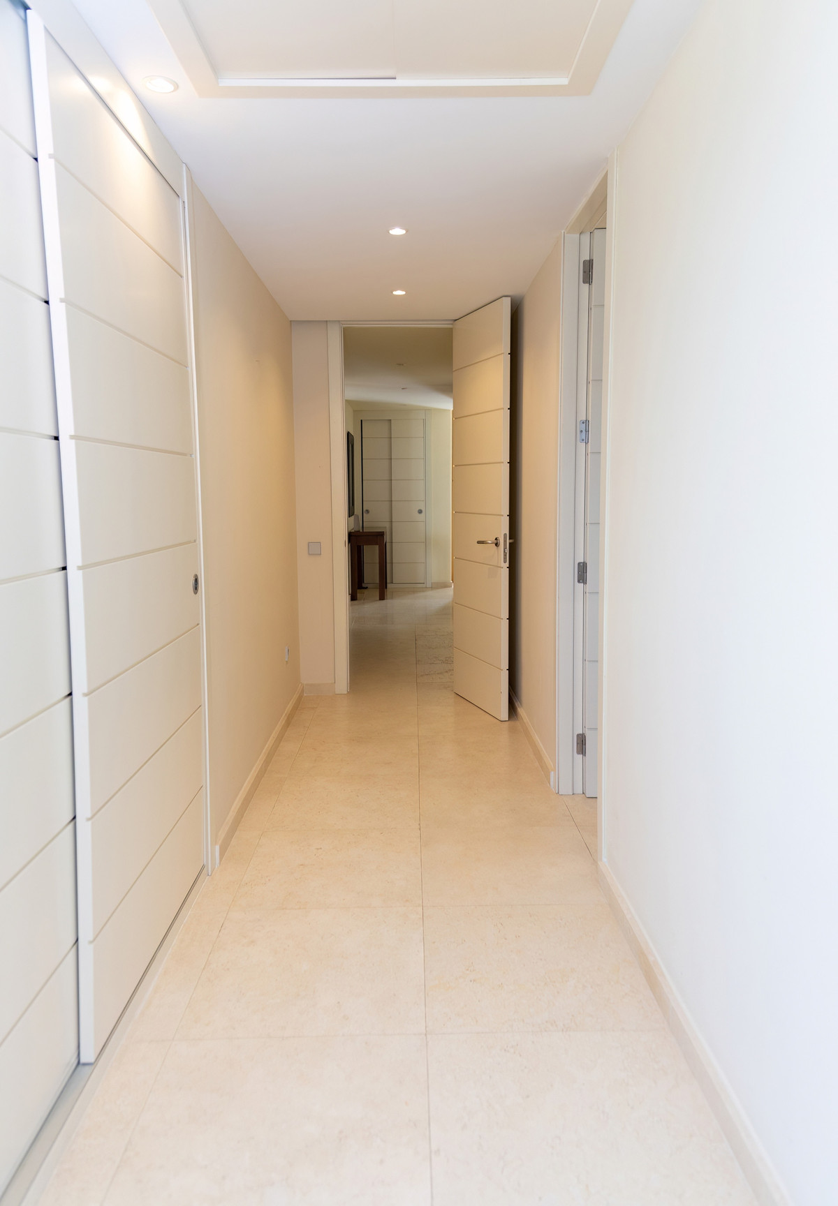3 Bedroom Penthouse in Benahavís - Photo 19