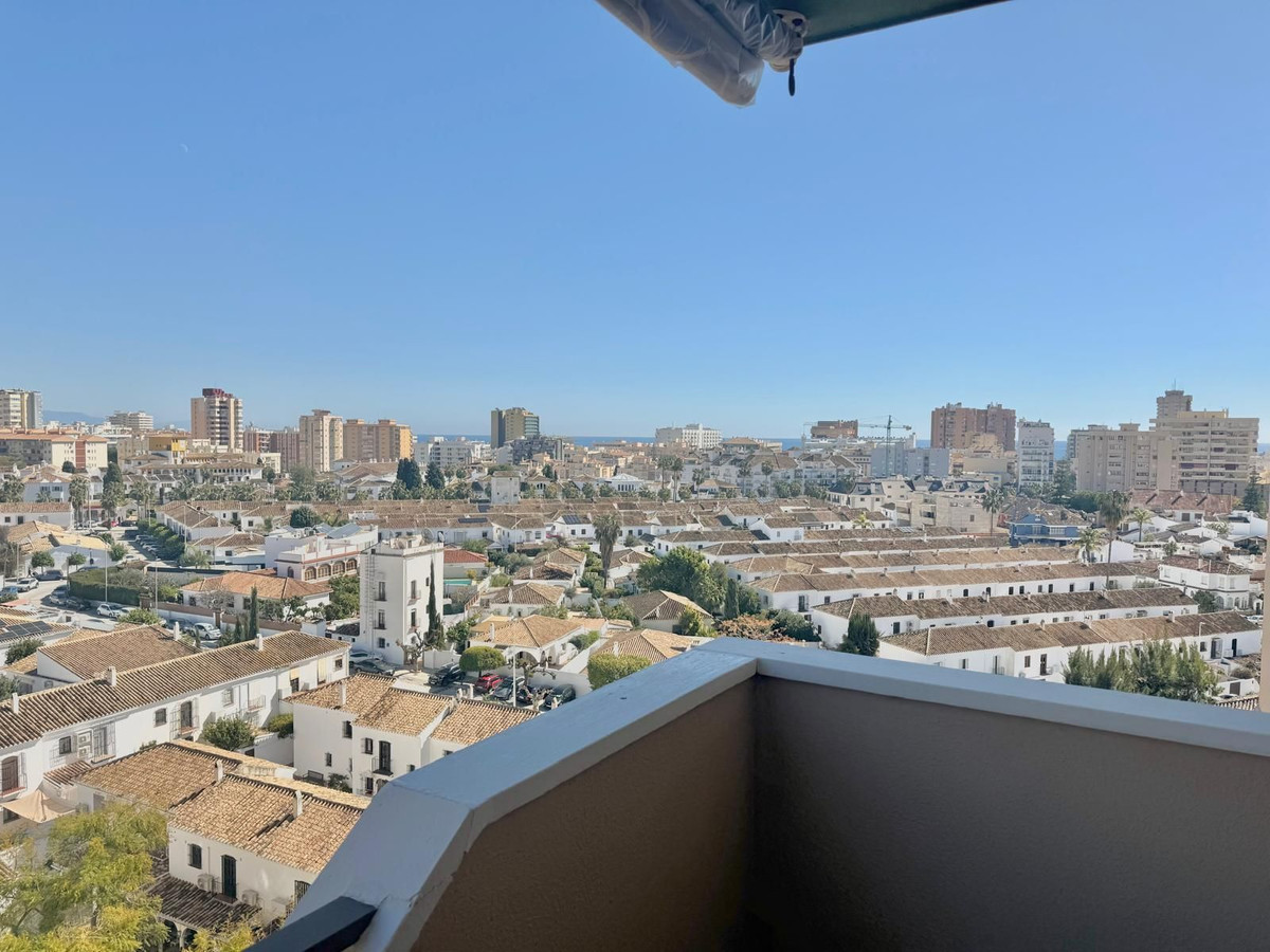 3 Bedroom Apartment in Fuengirola - Photo 14