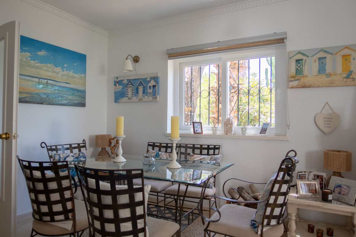 3 Bedroom Villa in Estepona - Photo 5