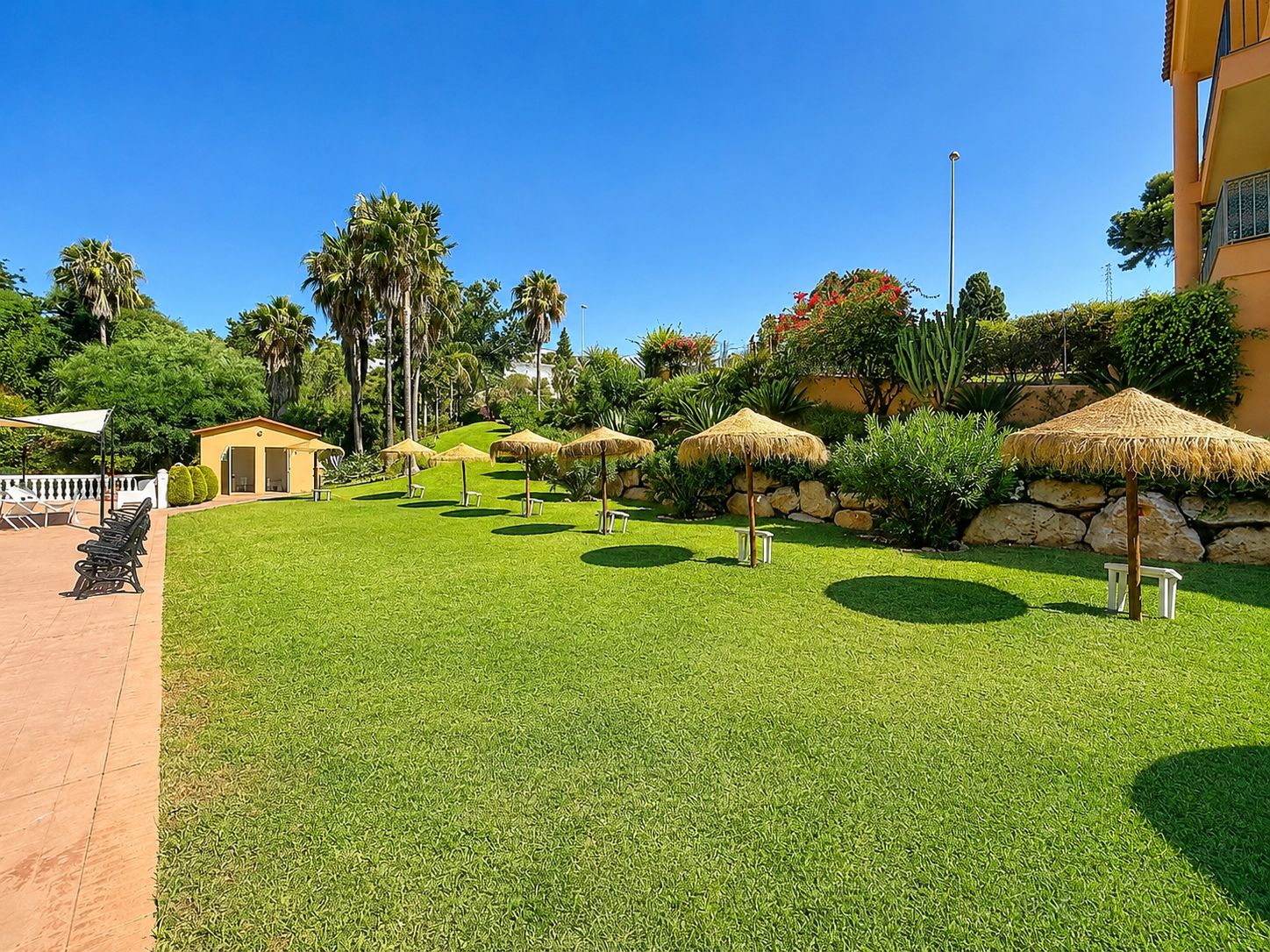 2 Bedroom Apartment in Fuengirola - Photo 26