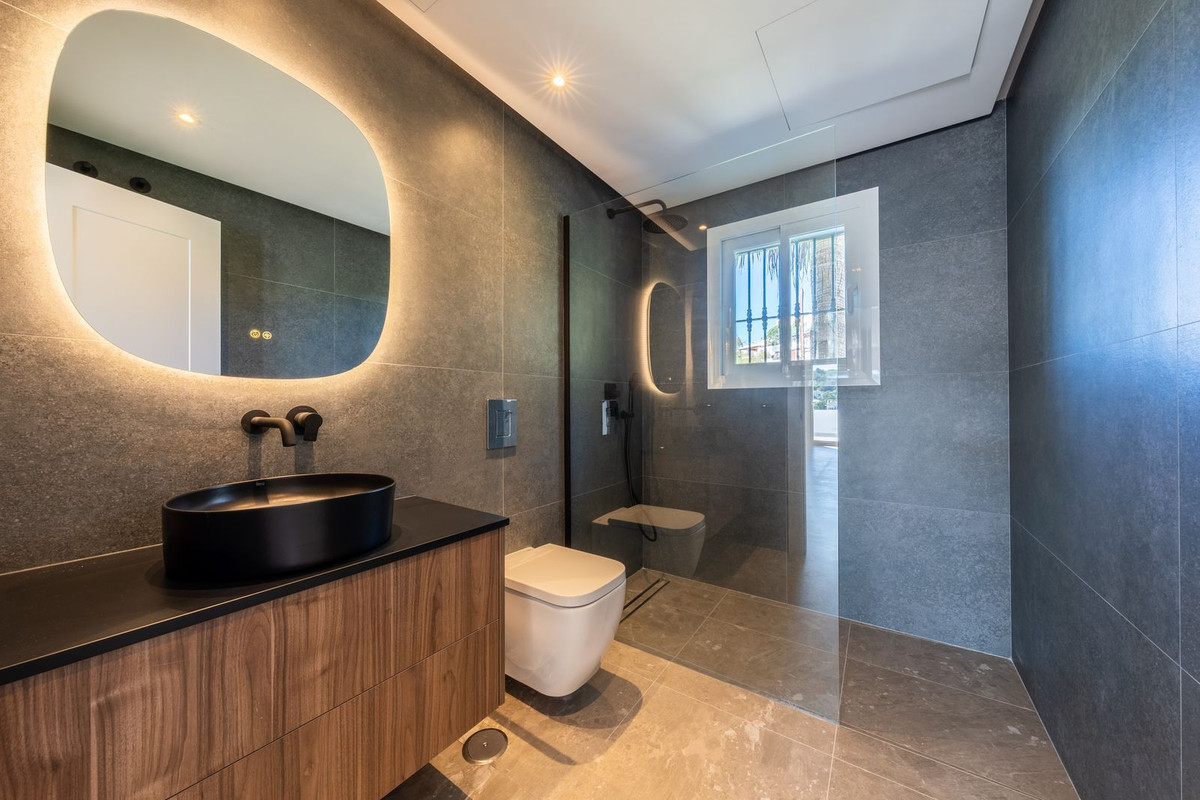 3 Bedroom Apartment in Benahavís - Photo 4