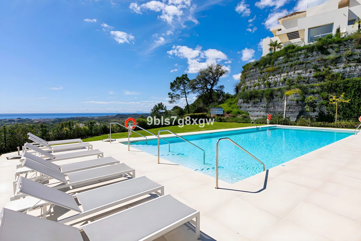 3 Bedroom Apartment in Benahavís - Photo 7