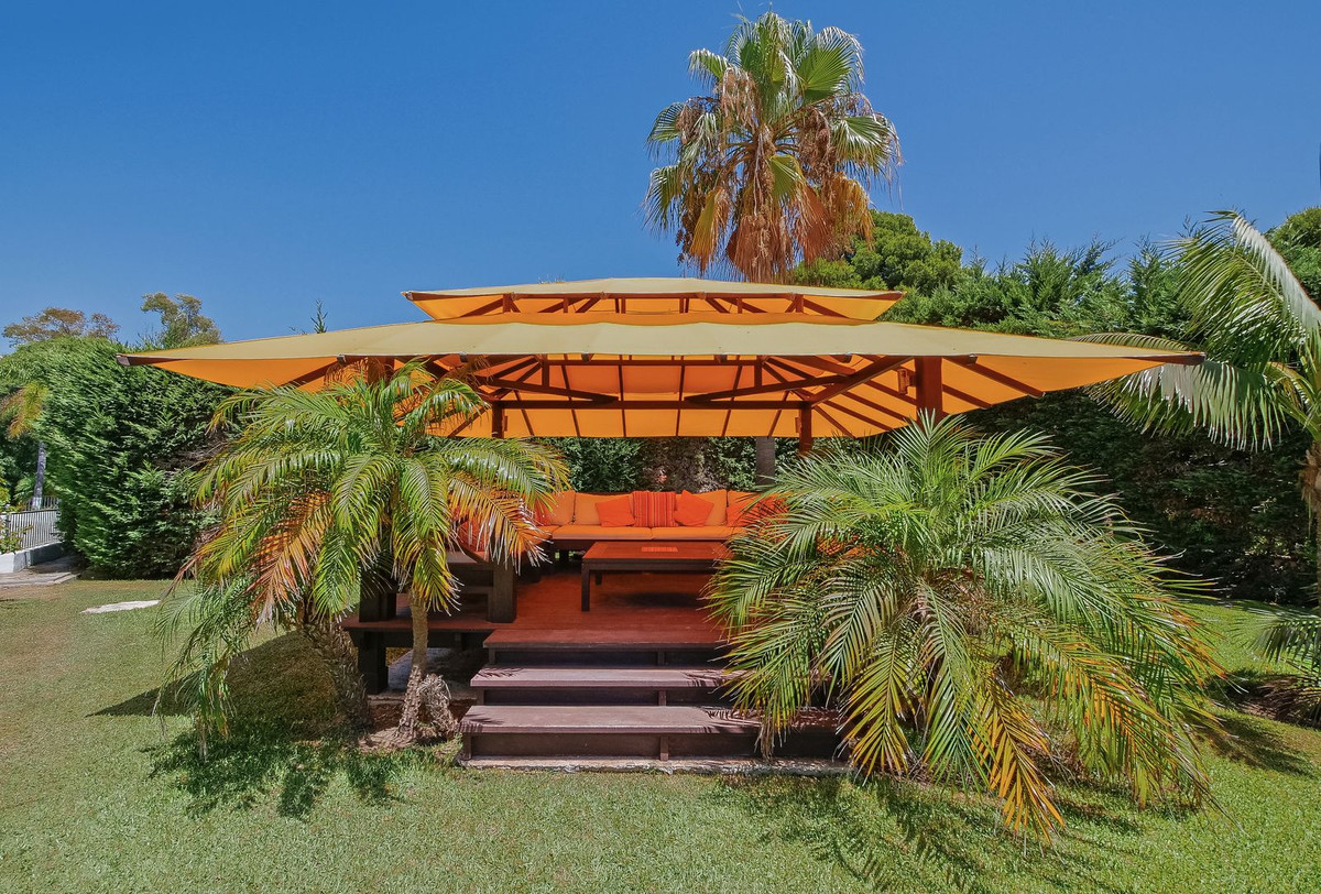 10 Bedroom Villa in Estepona - Photo 44